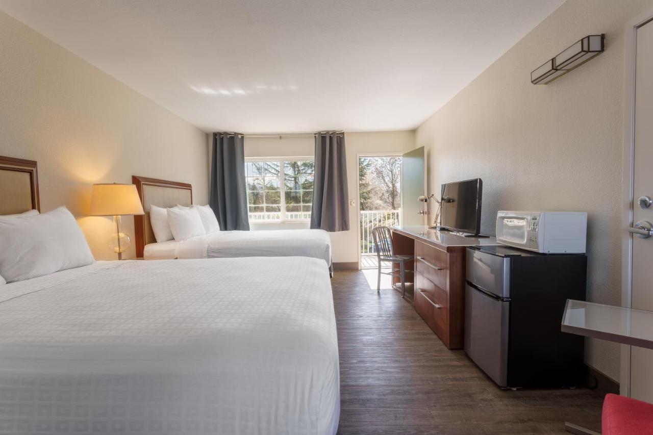Riverfront Inn Розберг Екстер'єр фото