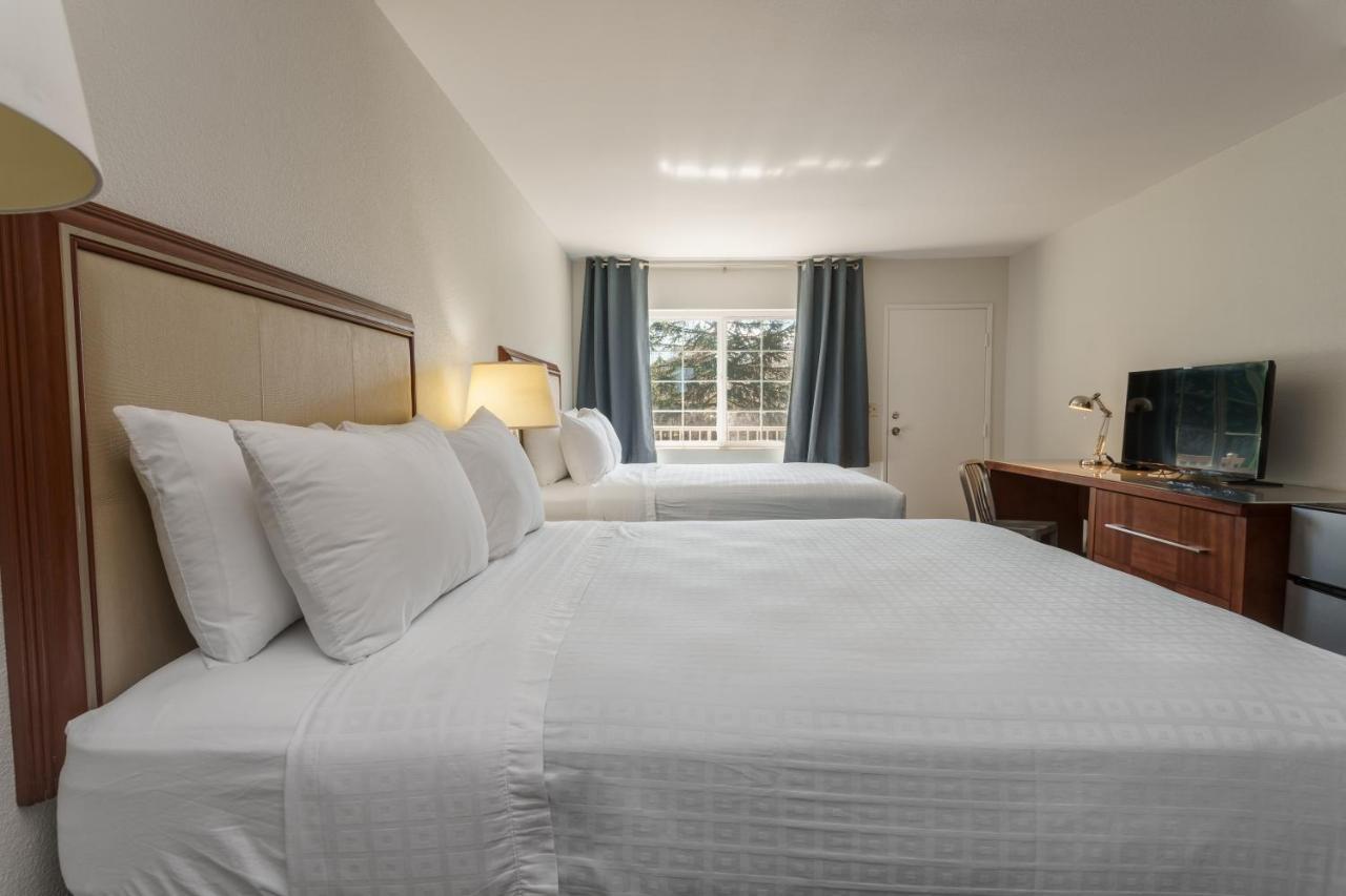 Riverfront Inn Розберг Екстер'єр фото
