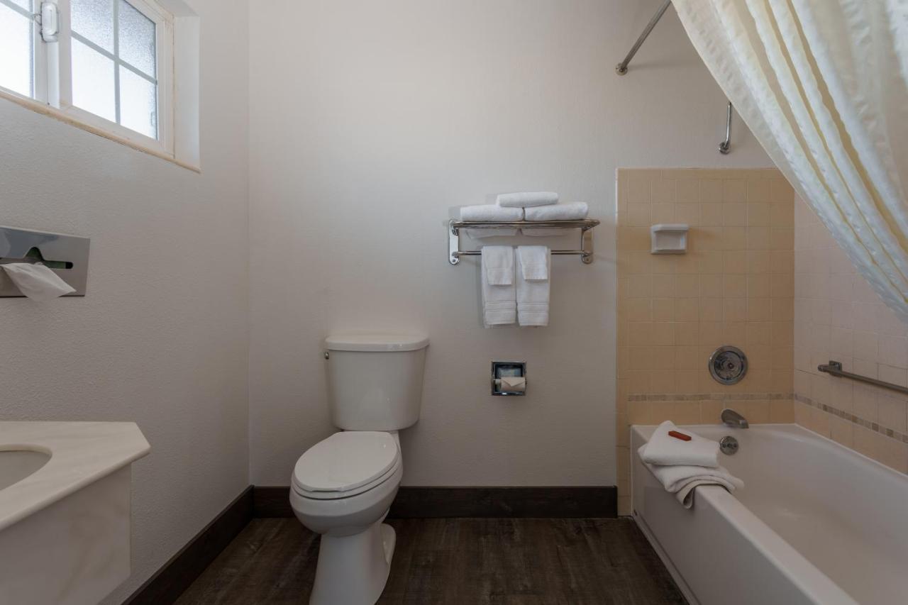 Riverfront Inn Розберг Екстер'єр фото