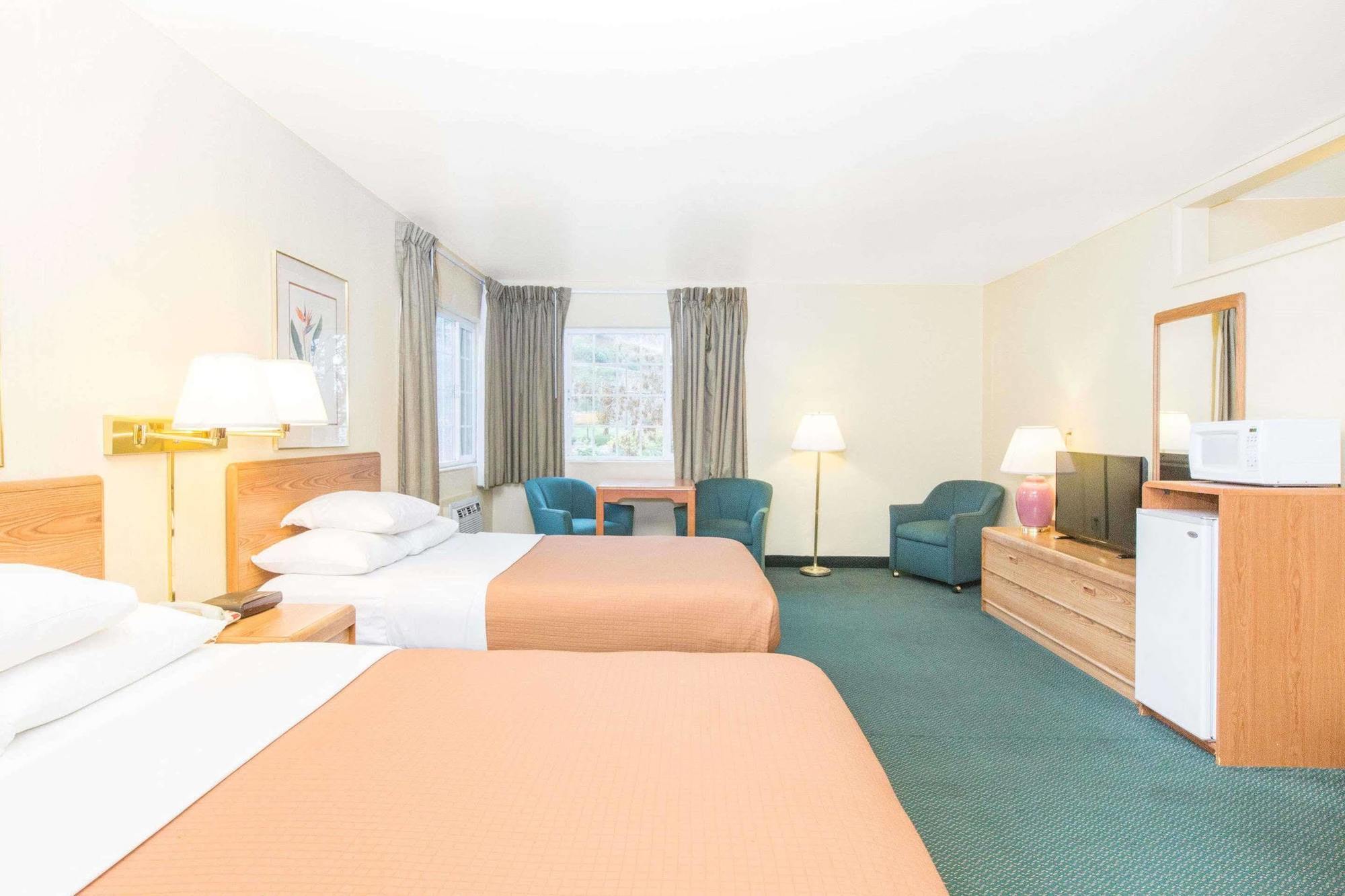Riverfront Inn Розберг Екстер'єр фото